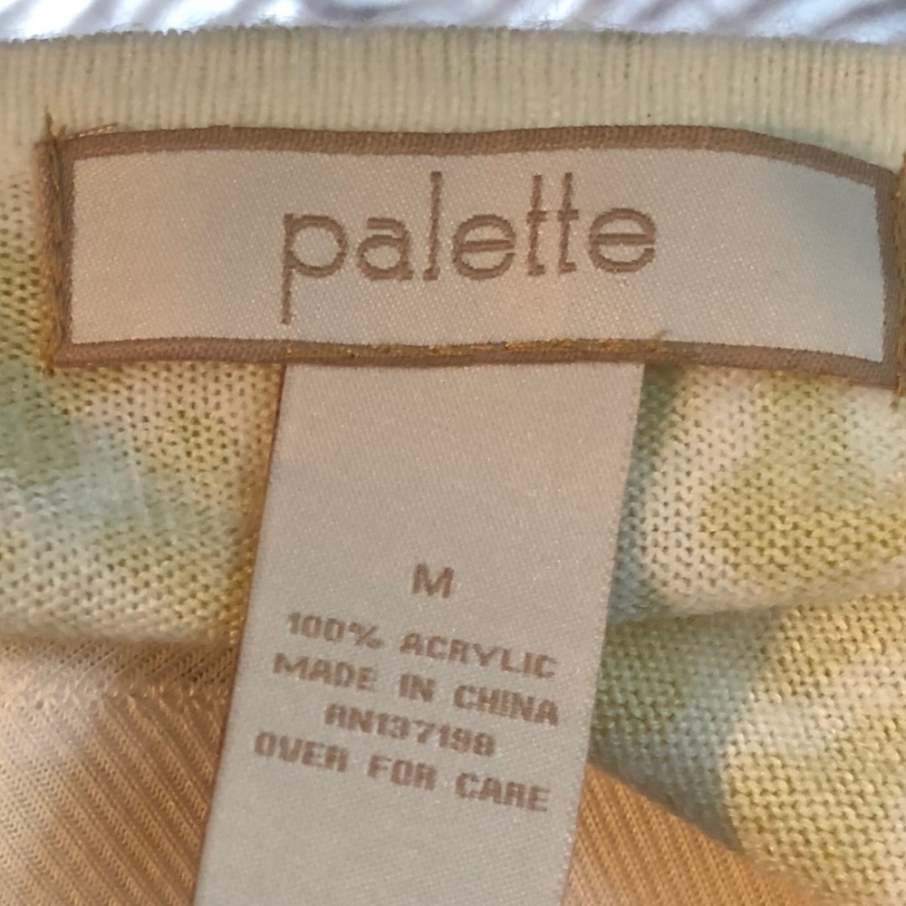 👩🏼 Patterned Sweater - Picture 3 of 4